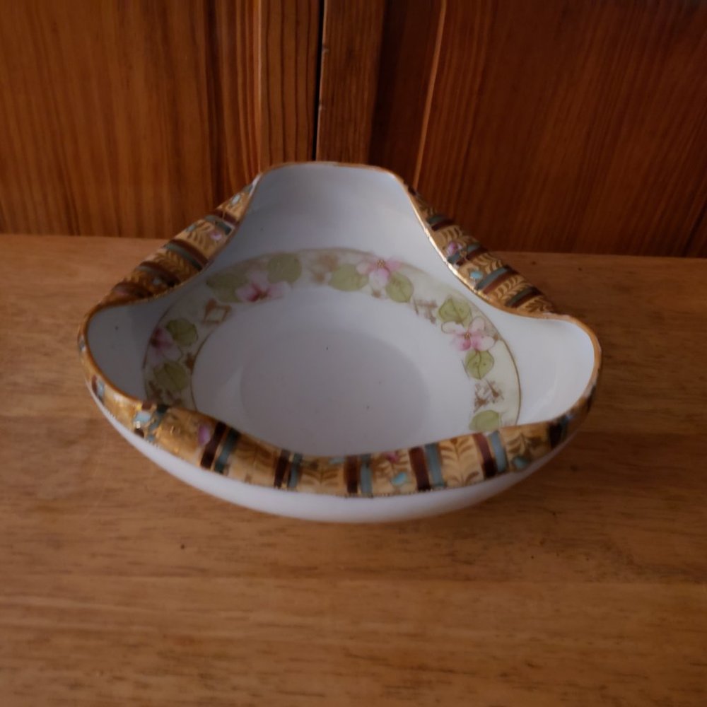 Beautiful vintage Nippon hand painted bowl